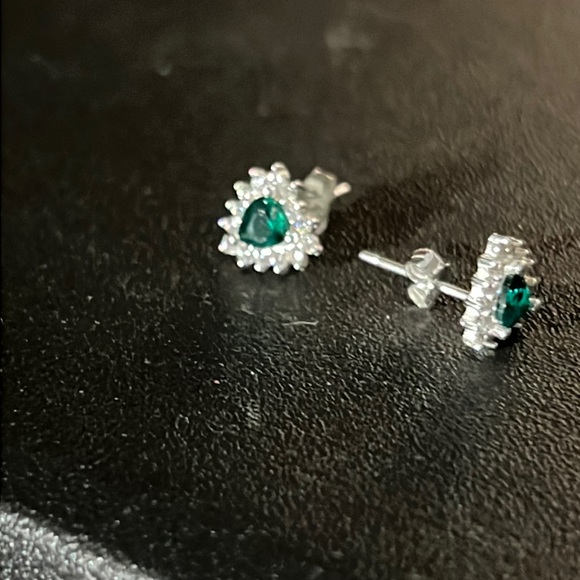 Sterling Silver Earrings Emerald Heart CZ Diamond Halo Stud Earrings NWOT - Picture 3 of 4